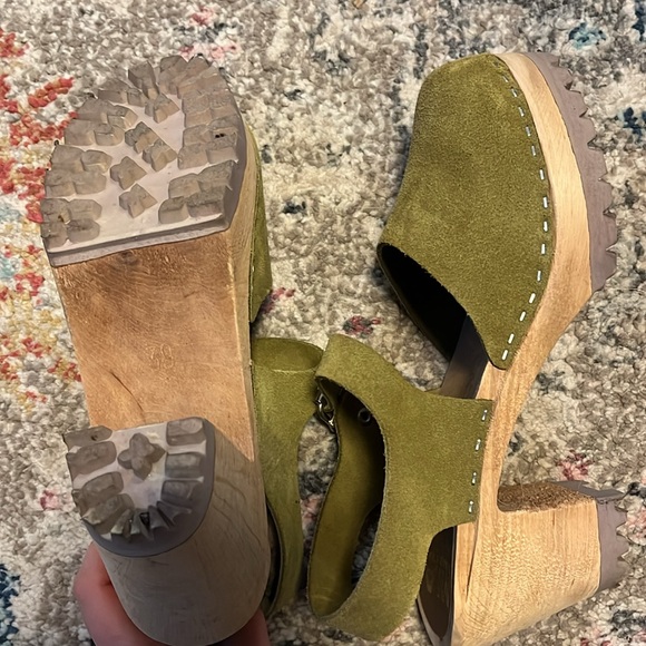 MIA Swedish Clogs - Picture 2 of 6